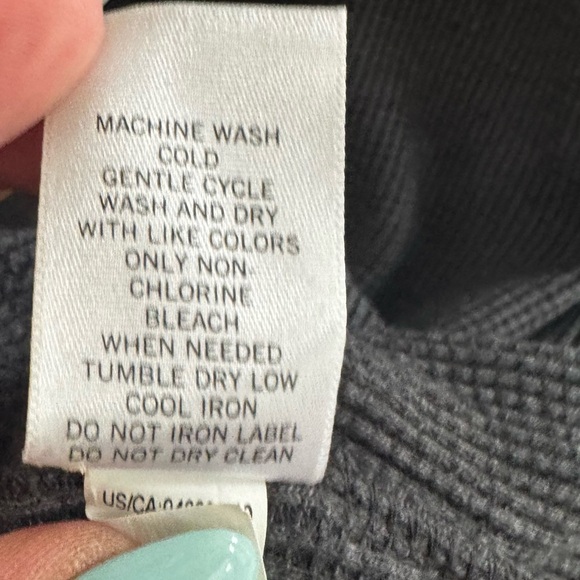 Banana Republic Men’s Gray V-Neck Sweater - Picture 3 of 4